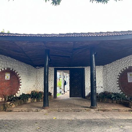 Buddha'S Tree (Adults Only) Mtwapa Bagian luar foto