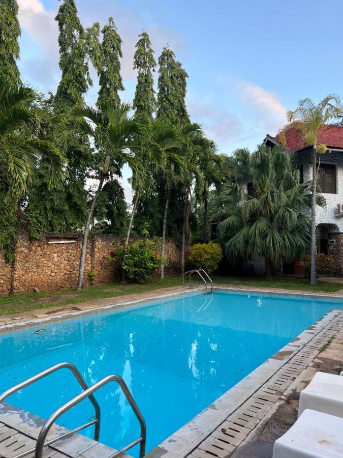 Buddha'S Tree (Adults Only) Mtwapa Bagian luar foto